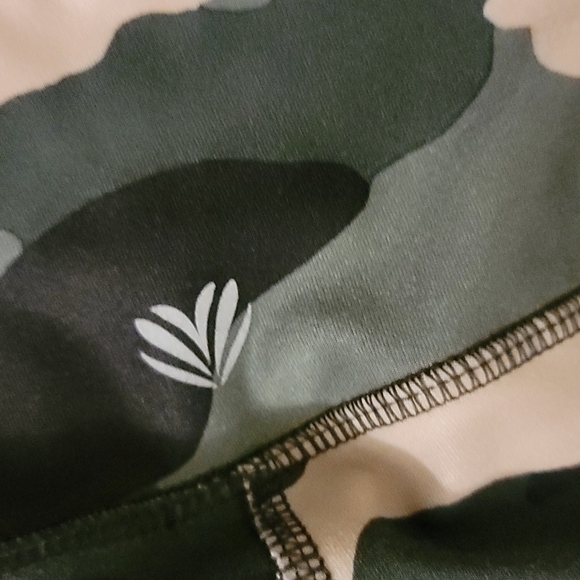 Forever 21 Camo Athletic Pants Size Medium - Picture 4 of 5